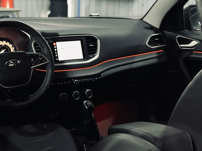 Установка контурной подсветки салона на Lada Vesta: пример выполненной работы